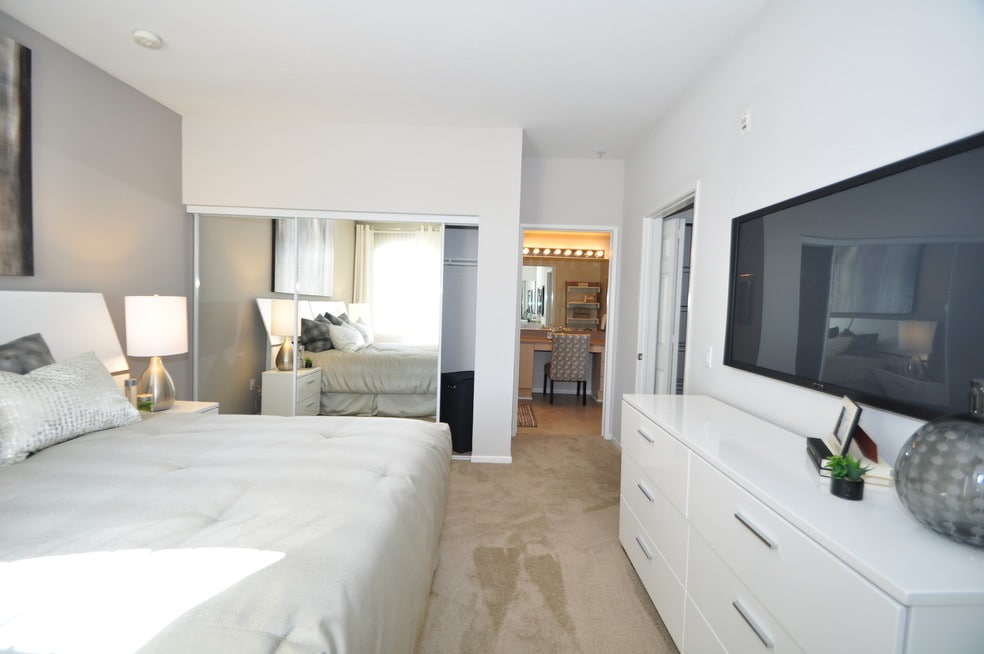 La Jolla Crossroads Apartments