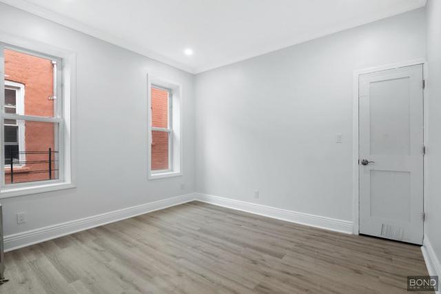 Foto del edificio - 3 bedroom in Brooklyn NY 11212