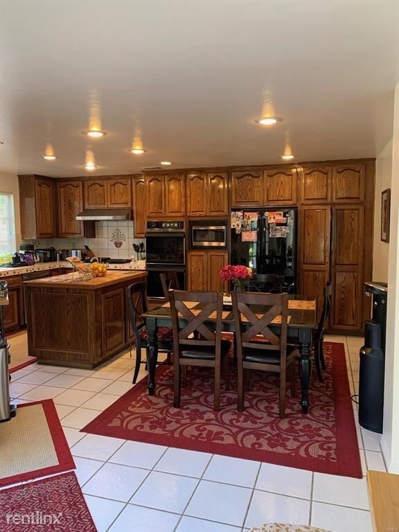 Building Photo - 5 br, 3.5 bath House - 1674 Mesa Ridge Ave