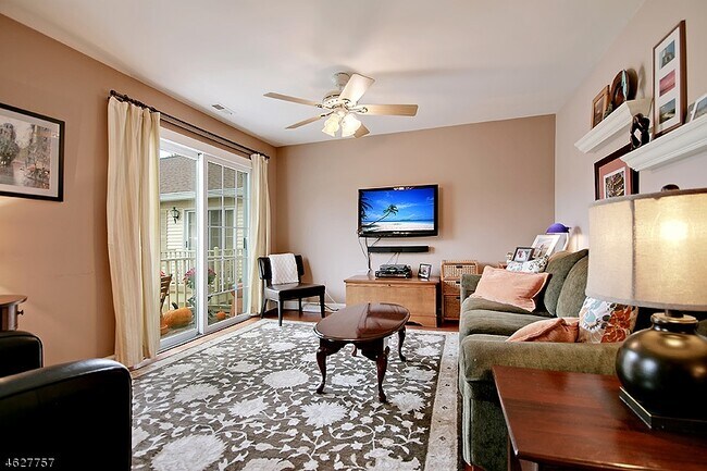 Foto del edificio - 42 Jamestown Rd