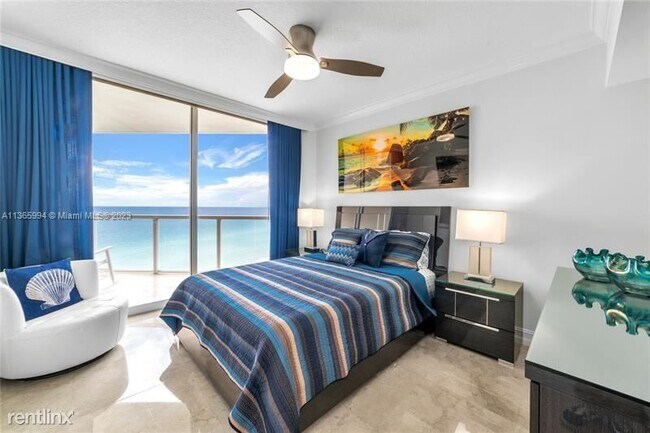 Foto del edificio - 3 br, 2.5 bath Condo - 16699 Collins Ave A...