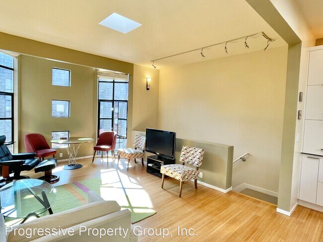 Building Photo - 2 br, 1.5 bath House - 447 Fulton Street
