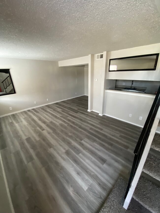 Building Photo - 2219 E 66th Pl