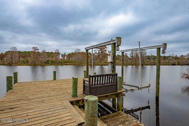 Building Photo - 104 Sandpiper Ct