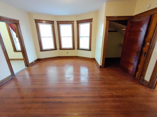 Building Photo - 406 Shelton Ave