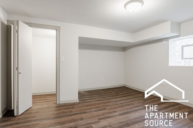 Building Photo - 709 N Hamlin Ave