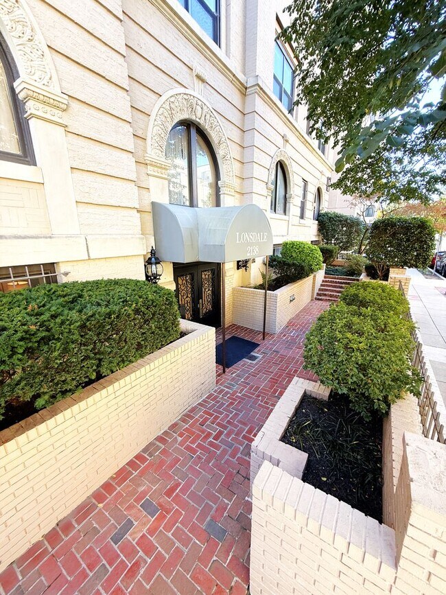 Foto del edificio - 2138 California St NW