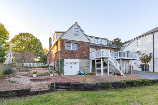 Building Photo - 4304 Parkview Cir