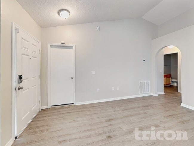 Foto del edificio - 13822 Gentle Woods Ave