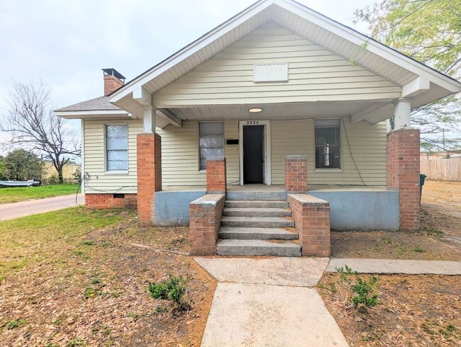 Building Photo - 3 Bedroom on the TX Side - Coming Soon!