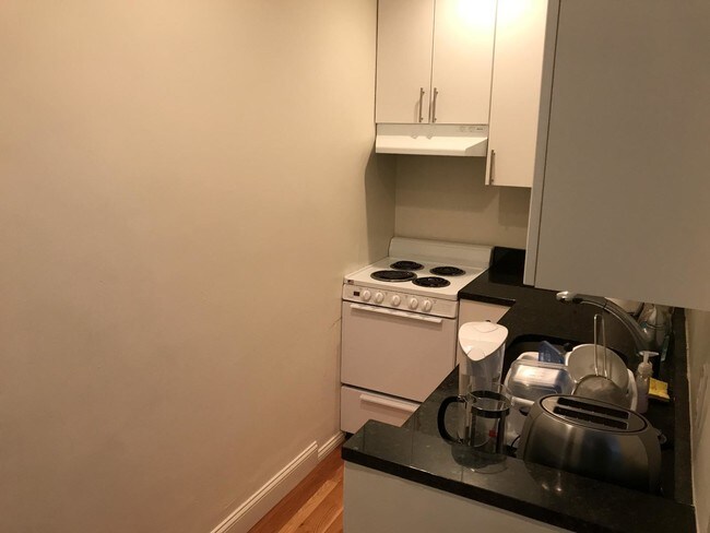 Building Photo - 1380 Beacon St