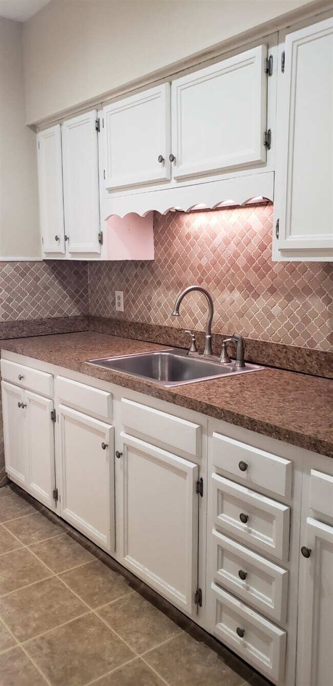 Building Photo - 100 Harrison St