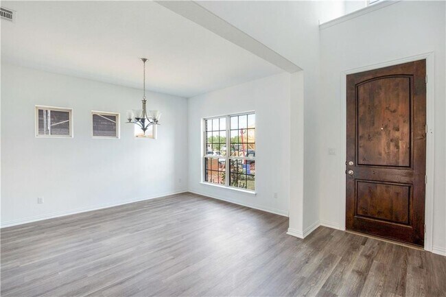 Building Photo - 17913 Clairess Ln