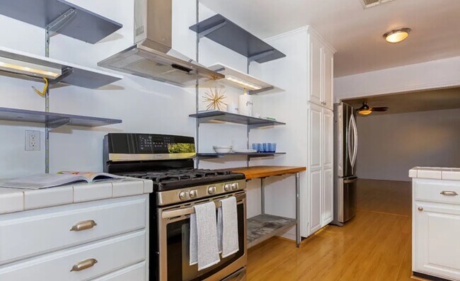 Foto del edificio - 1067 Sanborn Ave