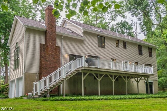 Foto del edificio - 79 Melrose Dr