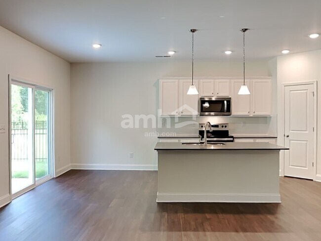 Foto del edificio - 7325 Garrett Ct