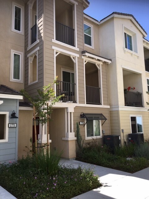 Building Photo - 2776 Fina St