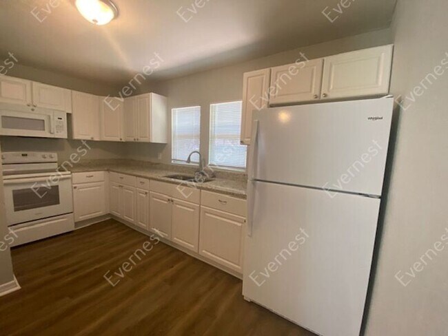 Foto del edificio - 4206 E Osborne Ave