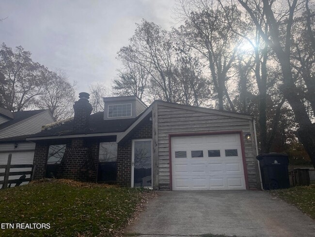 Photo - 7666 Chatham Cir NW House