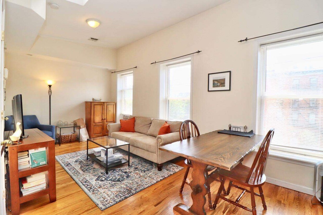 Primary Photo - 206 Christopher Columbus Dr