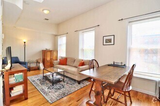 Building Photo - 206 Christopher Columbus Dr