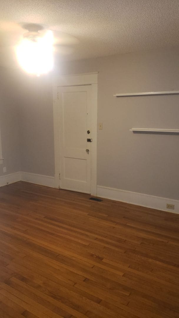 Building Photo - Darling 2br/1ba in Five Points. Apartment unit in historic home. Available 7/15!