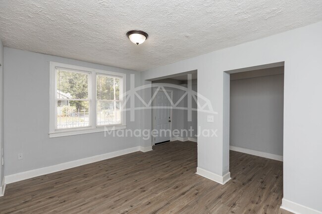 Foto del edificio - 1550 W 2nd St