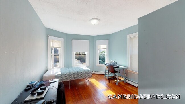 Foto del edificio - 173 Rindge Ave