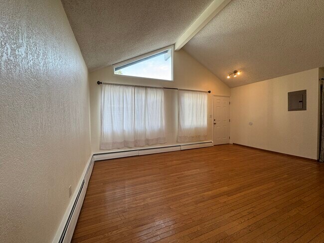 Foto del edificio - 1233 Crescent Dr
