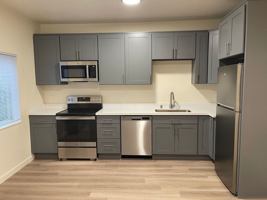 Foto principal - Minor Tower Apartments - Located in Eastlake