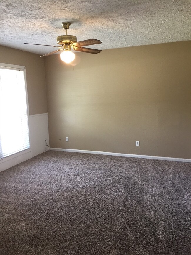 Building Photo - Home You’ll Love Coming Home To