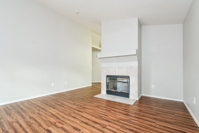 Foto del edificio - 3445 Golden Pedal St