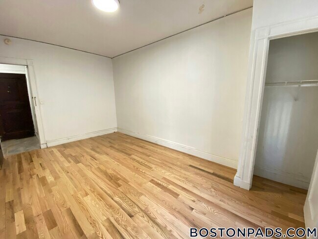 Foto del edificio - 91 Westland Ave