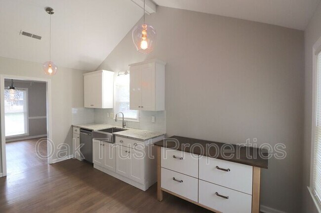 Building Photo - 111 Fox Chase Dr