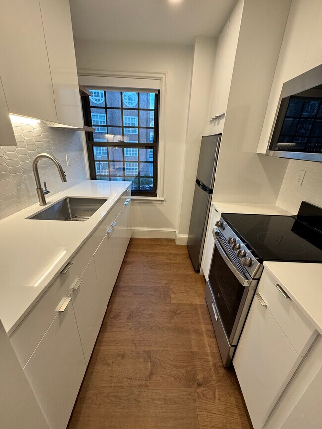 Foto del edificio - 1172 Massachusetts Ave