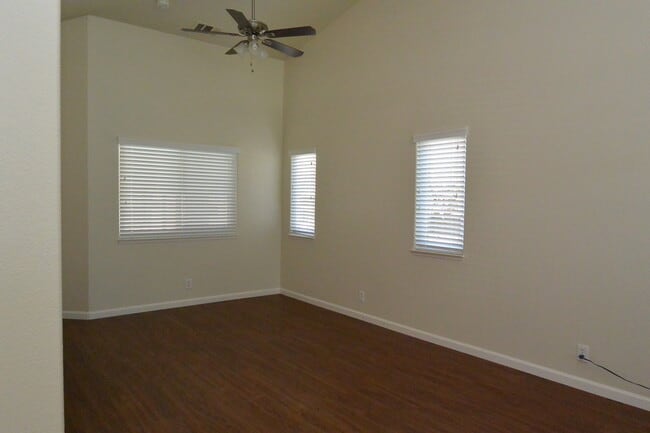 Foto del edificio - Home with pool