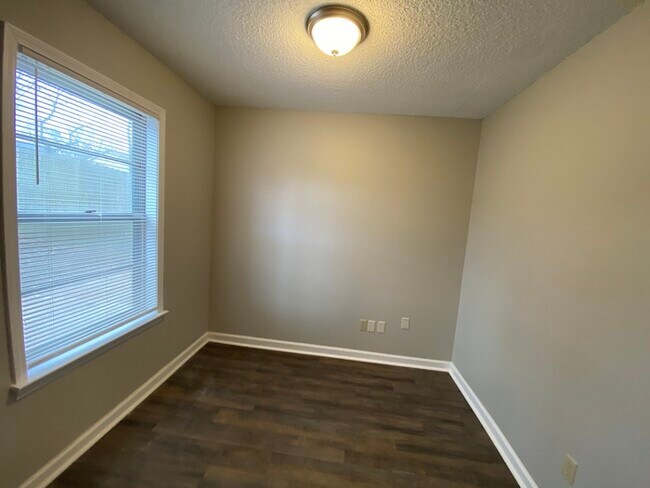 Building Photo - 4450 Northwood Hills Dr