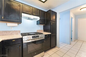 Building Photo - 907 Royalmile Way