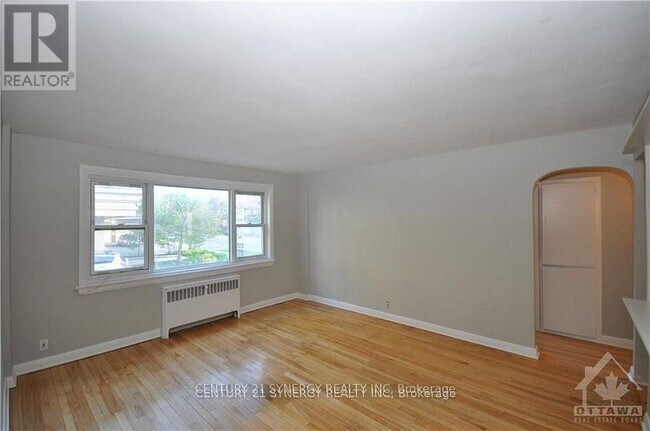 Photo du bâtiment - 151 Holmwood Ave