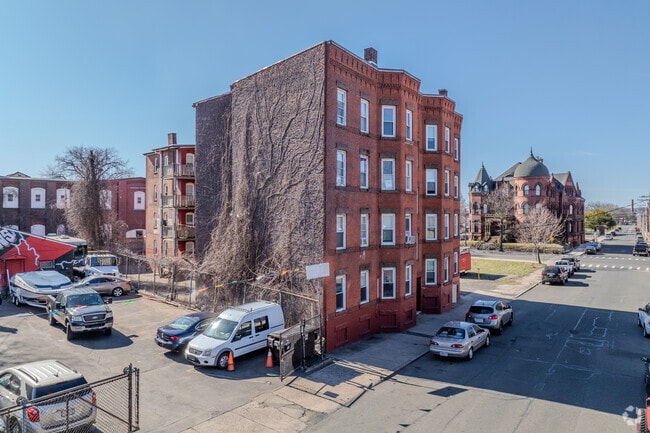 Exterior - 82½ Clemente St
