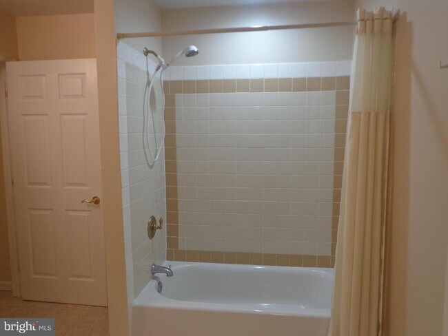 Building Photo - 47307 Willow Wood Dr