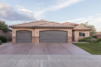 Building Photo - 518 N Kensention Ave