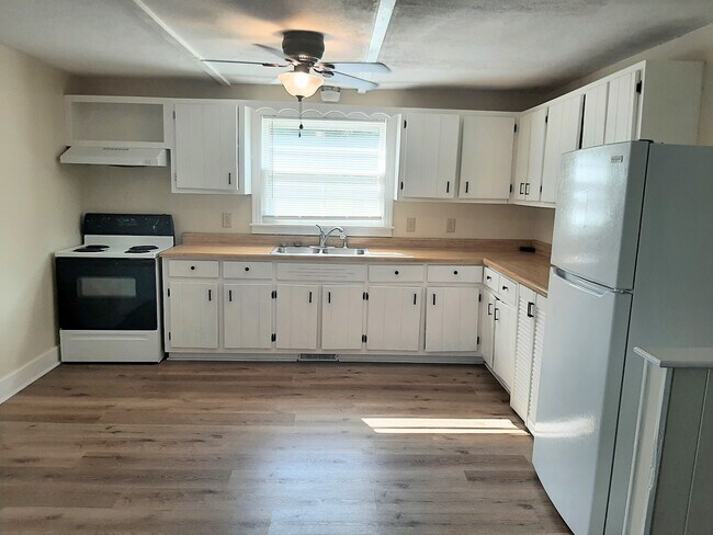 Foto del edificio - 4560 E Robertson Rd