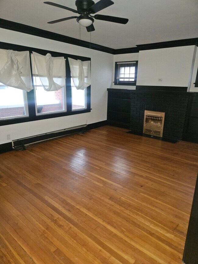 Foto del edificio - 4280 E 124th St