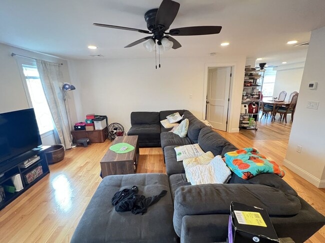 Foto del edificio - 489 Main St