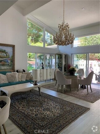Building Photo - 484 Calle Cadiz