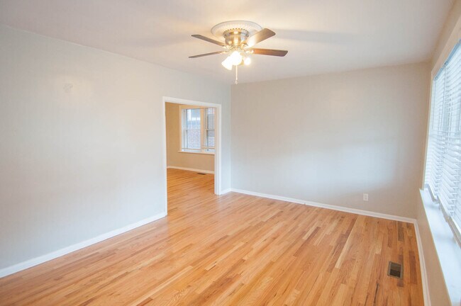 Living Room - 3911 Miami St