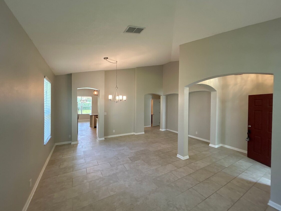Primary Photo - Beautiful Spacious Home in Deland