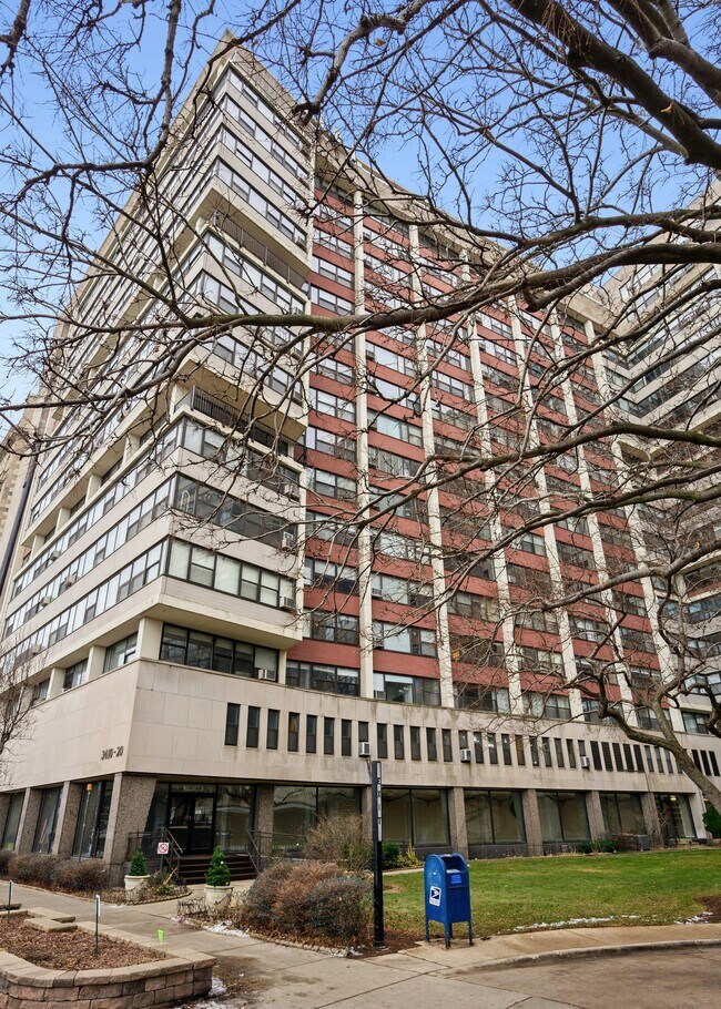 Foto del edificio - 3410 N Lake Shore Dr