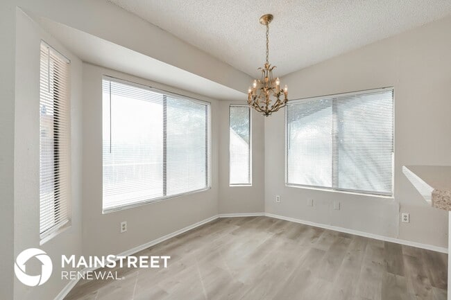 Foto del edificio - 1851 W Mountain Oak Ln